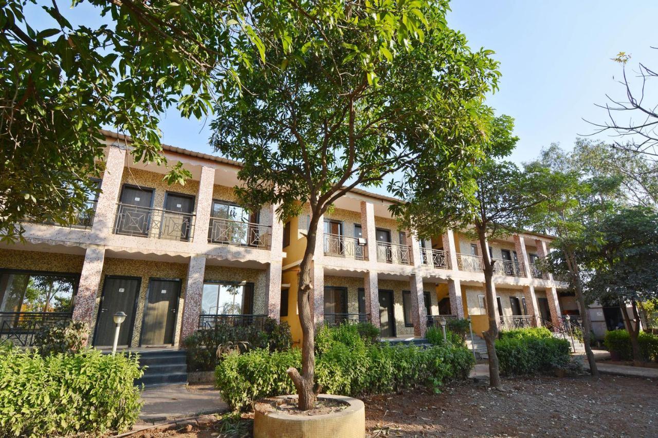 Oyo Midway Park Resort Atgaon Luaran gambar